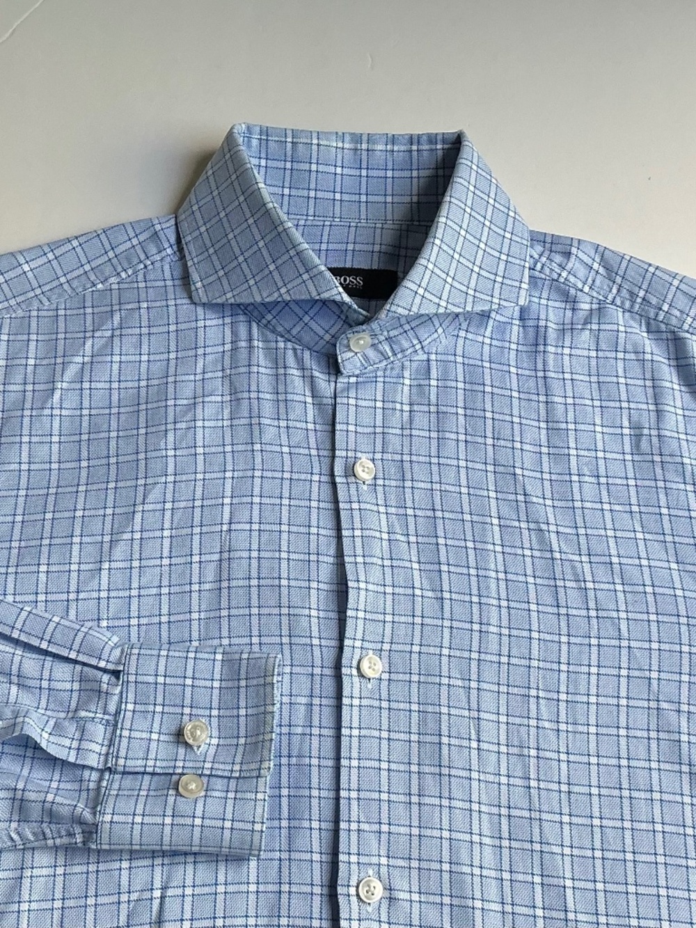 HUGO BOSS, slim fit light blue checkered spread collar cotton shirt Sz 15~38